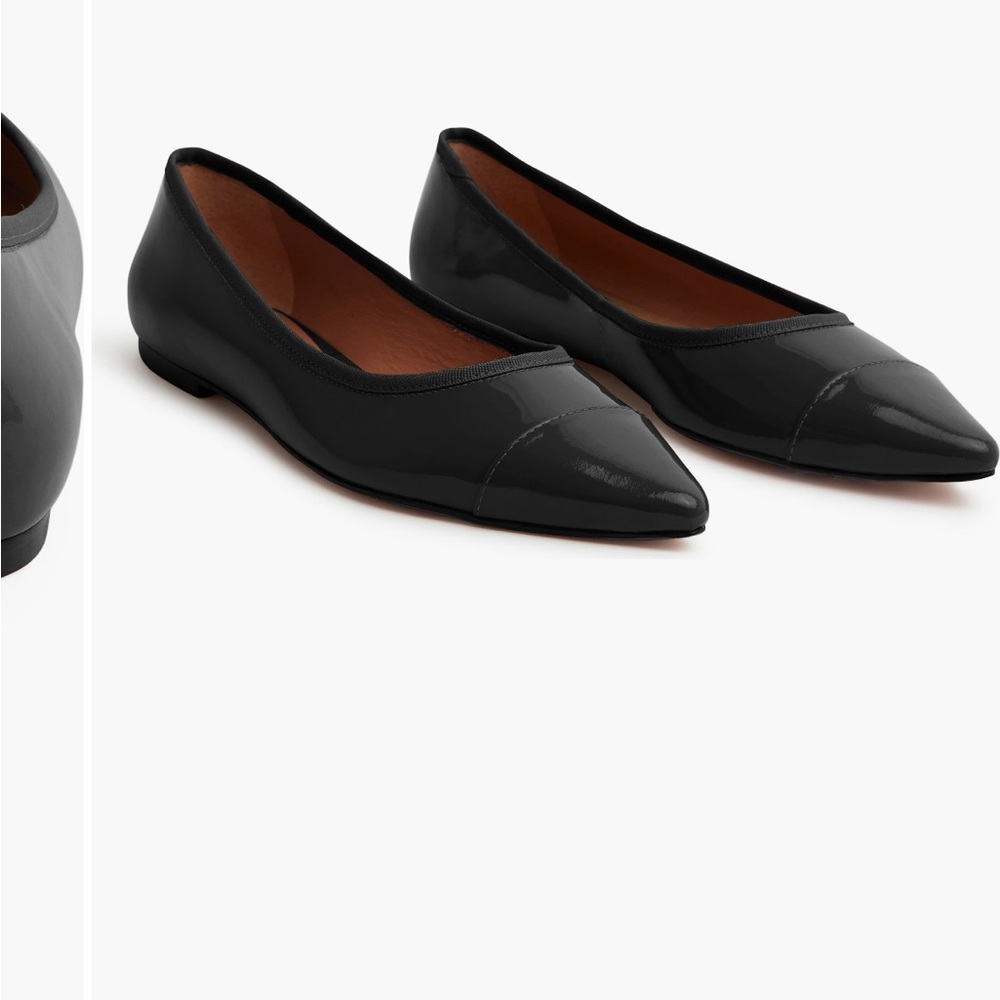 Chic patent black flats